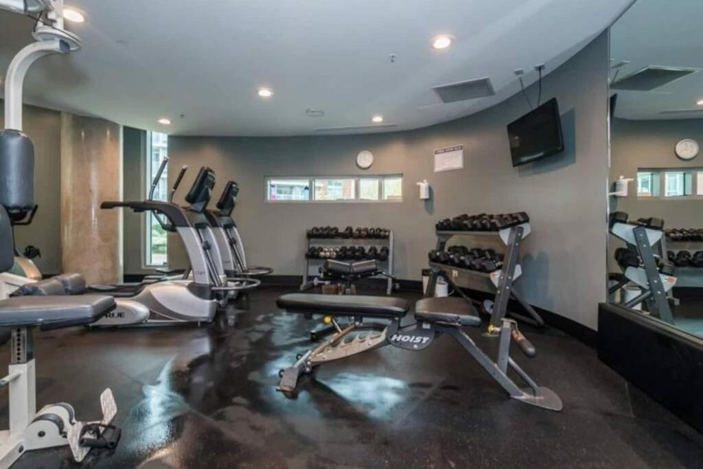 Lovely One-Bedroom Apartment With Pool, Hot Tub, And Gym In The Heart Of Downtown, Skytrain 3Min Away Ванкувер Екстер'єр фото