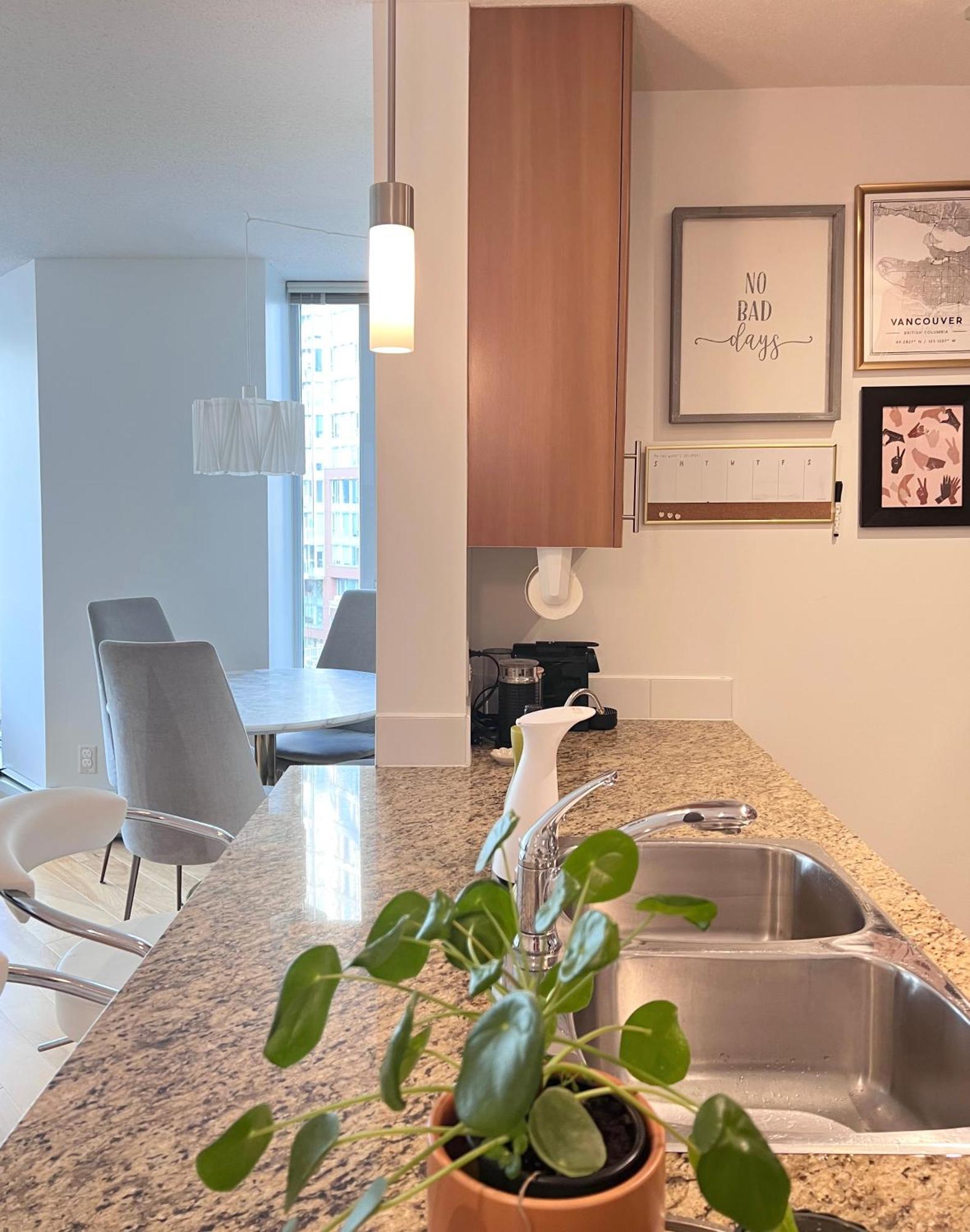Lovely One-Bedroom Apartment With Pool, Hot Tub, And Gym In The Heart Of Downtown, Skytrain 3Min Away Ванкувер Екстер'єр фото