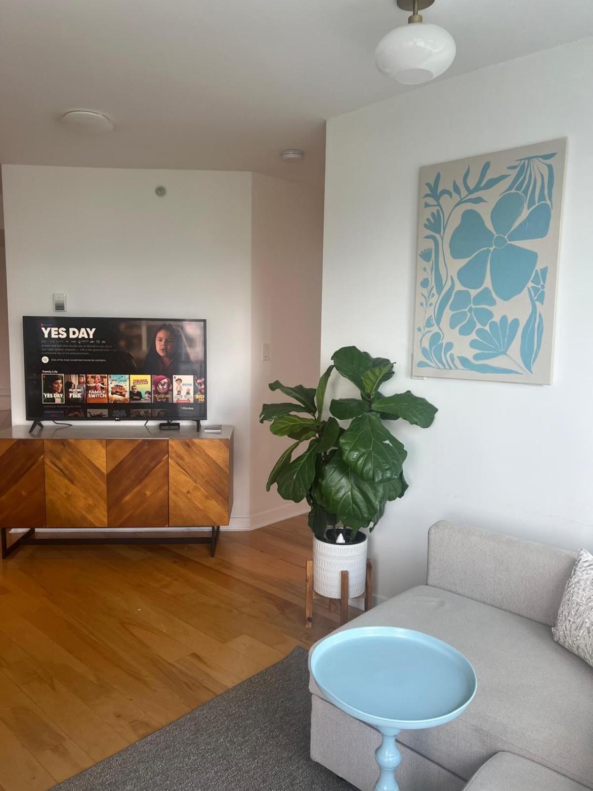 Lovely One-Bedroom Apartment With Pool, Hot Tub, And Gym In The Heart Of Downtown, Skytrain 3Min Away Ванкувер Екстер'єр фото