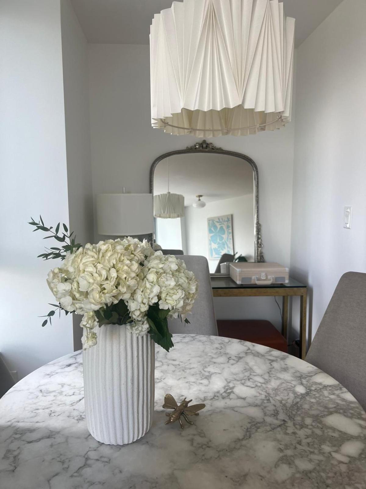 Lovely One-Bedroom Apartment With Pool, Hot Tub, And Gym In The Heart Of Downtown, Skytrain 3Min Away Ванкувер Екстер'єр фото