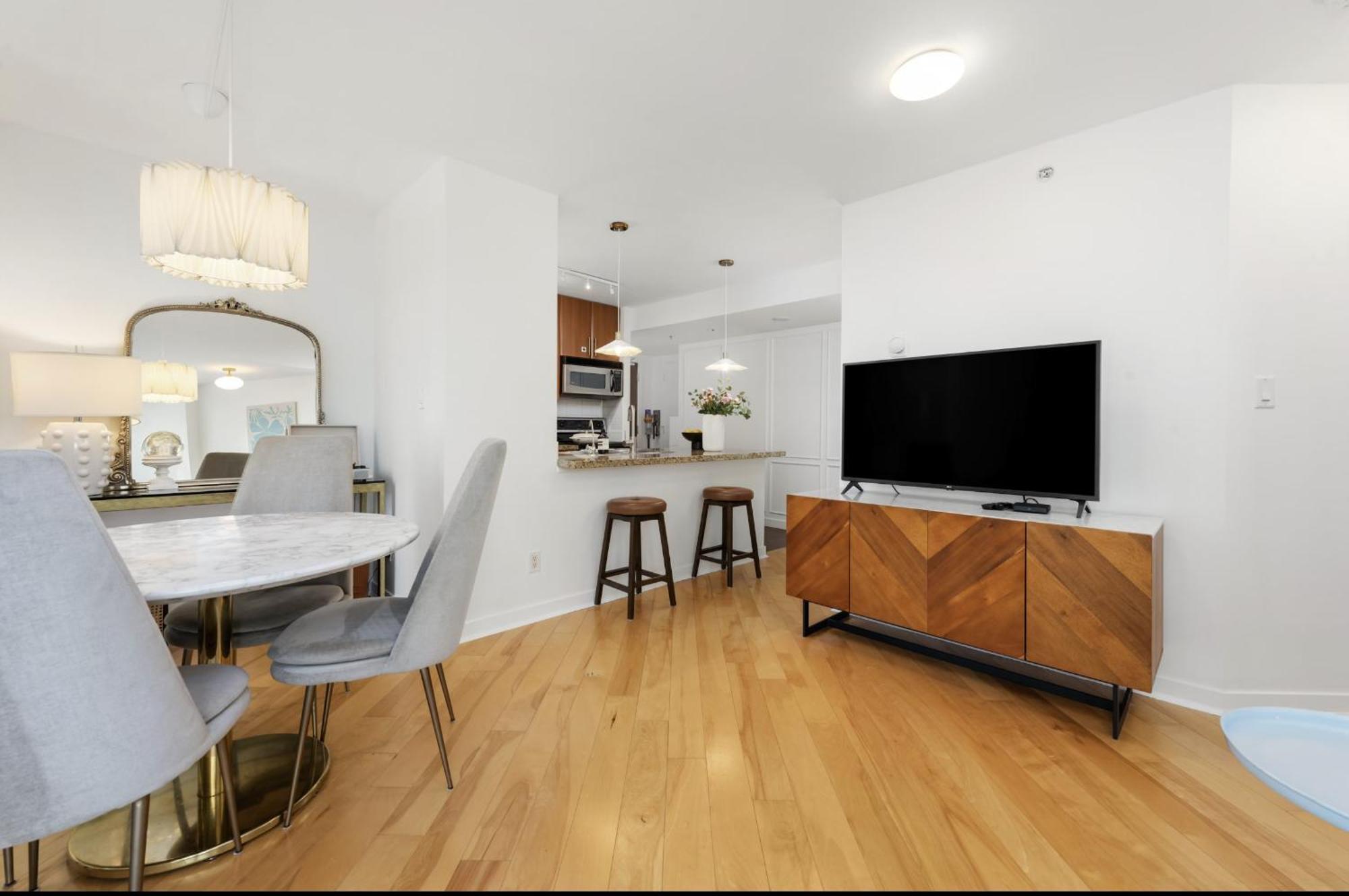 Lovely One-Bedroom Apartment With Pool, Hot Tub, And Gym In The Heart Of Downtown, Skytrain 3Min Away Ванкувер Екстер'єр фото